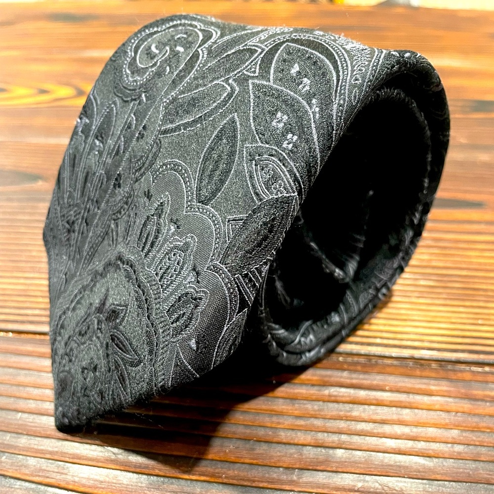 Geoffrey Beene Neck Tie